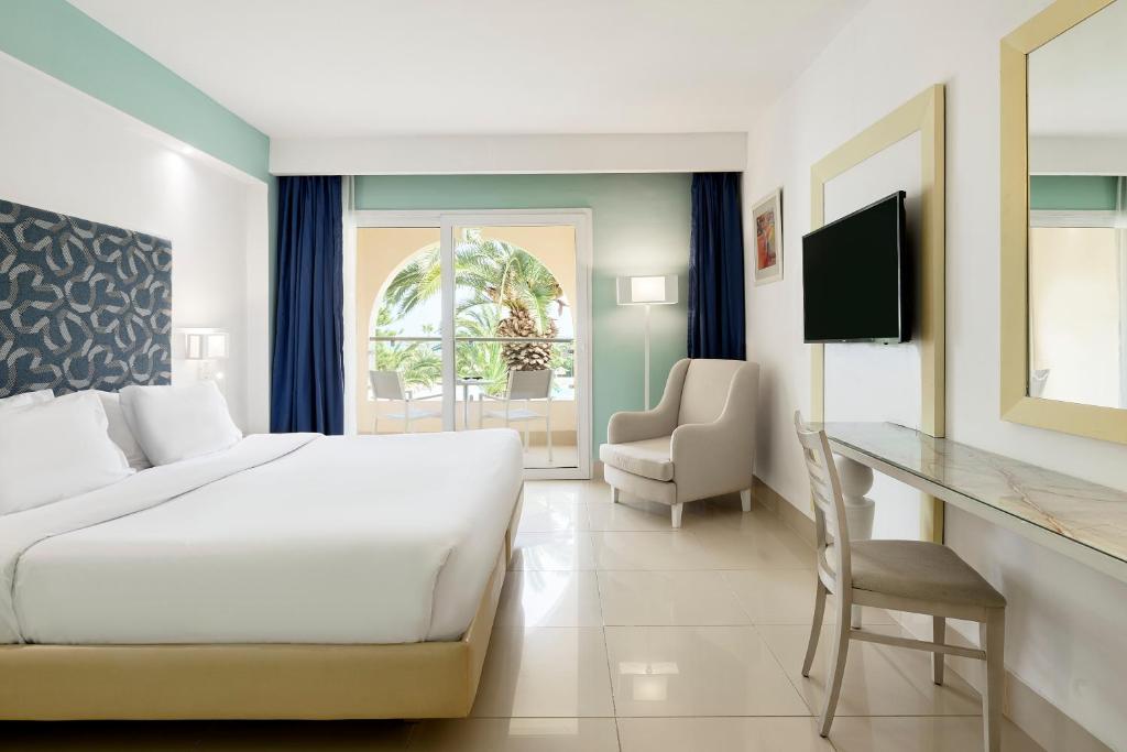 Piscina Hotel Xperience Kiroseiz Parkland Resort