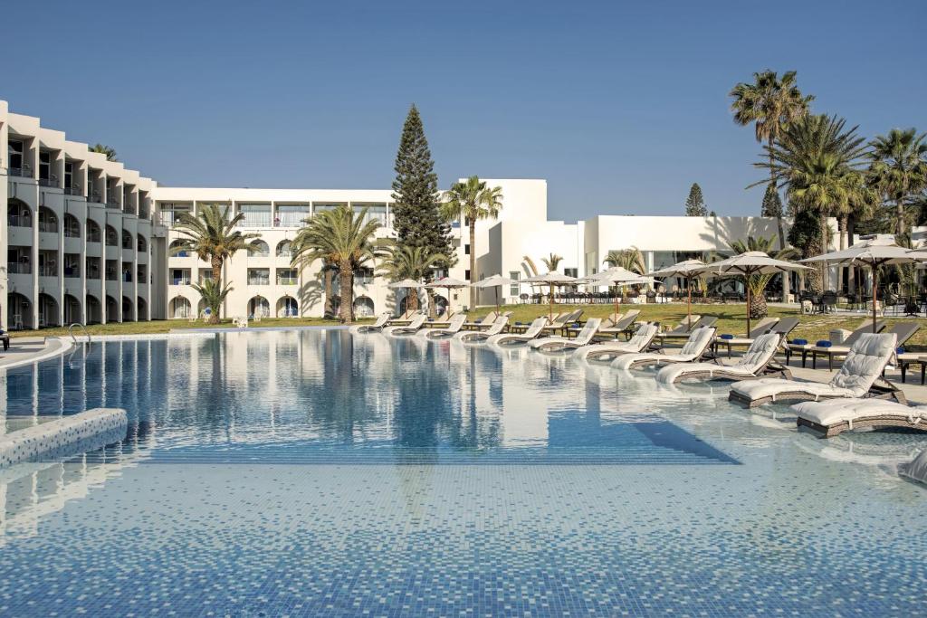 Hotel Xperience Kiroseiz Parkland Resort