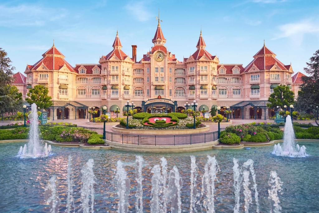 Disneyland Hotel